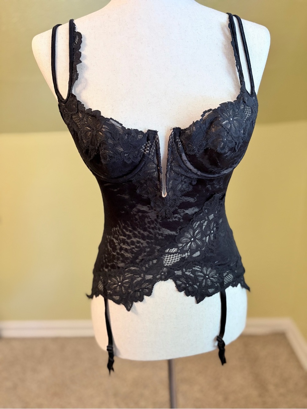 Vintage Victoria’s Secret Y2K 2003 Black Lace Bustier Corset (34C)